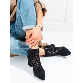 Naisten harjakattoiset saappaat matalakorkoisella Vinceza mustalla 2