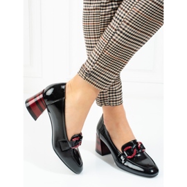 Naisten Vinceza mustat pumput ketjulla 1