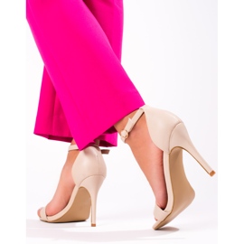 Shelovetin beigenväriset korkeakorkoiset sandaalit 2