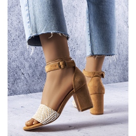 BM Patiencen beige-lohkosandaalit 1