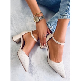 BM Rossi Beige-korkoiset pumput vyöllä 1