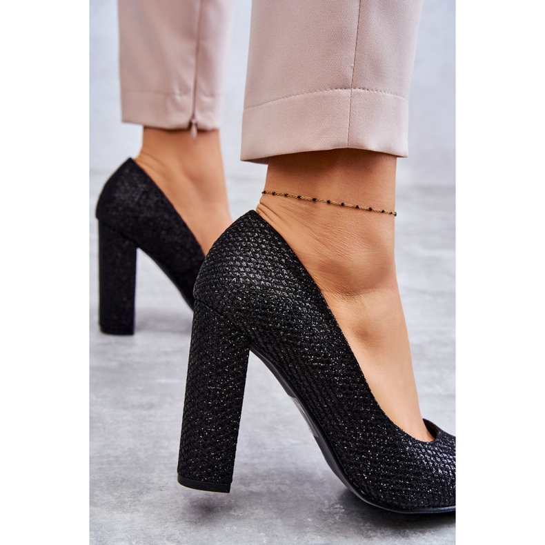 Kiiltävät pumput mustalla kantapäällä 3