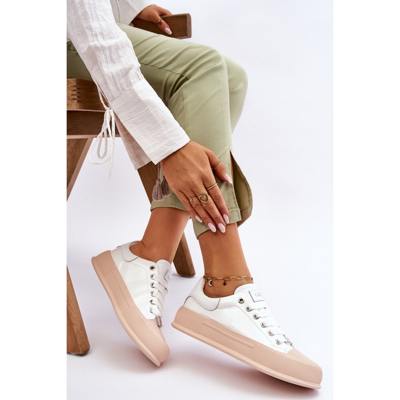 Naisten lakatut lenkkarit GOE LL2N4020 valkoinen 1