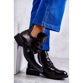 Vinceza Lakatut nauhalliset saappaat leikkauksilla Musta Fabiana 4