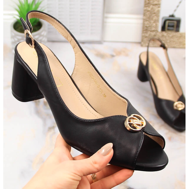 Mustat naisten sandaalit postissa eVento 5480 1