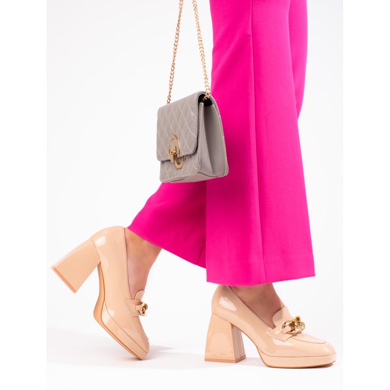 Vincezan beigenväriset kantapääpumput 1