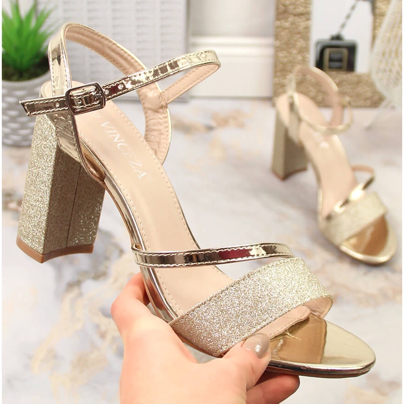 Naisten kultaiset brokadisandaalit Vinceza 2255 -pylväässä kultainen 1