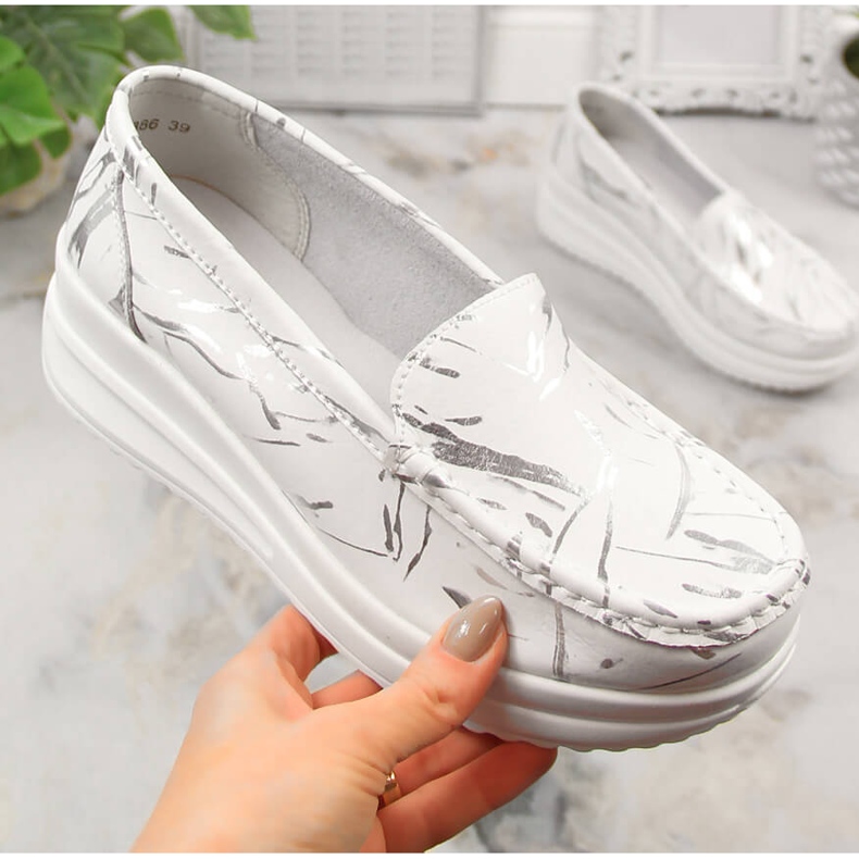 Naisten nahkaiset loaferit alustalla valkoinen Artiker 50C1886 1