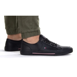 Kengät Tommy Hilfiger Core Corporate Vulc M FM0FM04561YBS musta 1