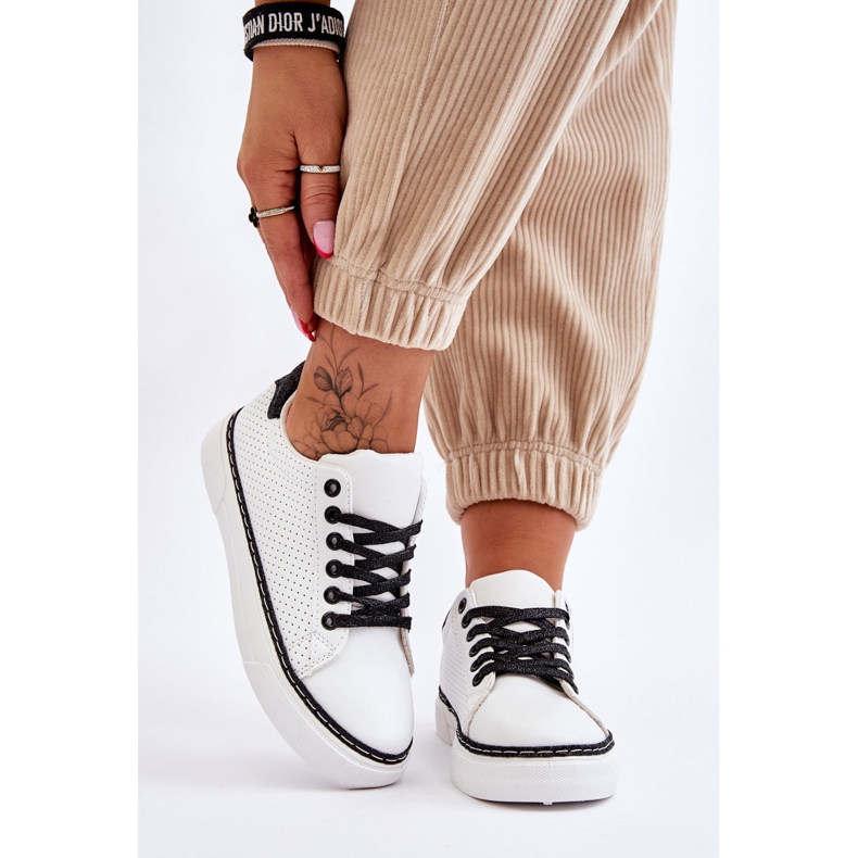 BM Naisten matalat rei'itetyt tennarit, valkoinen ja musta Daxton 1