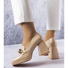 Vincezan beigenväriset kiiltonahkapumput 1