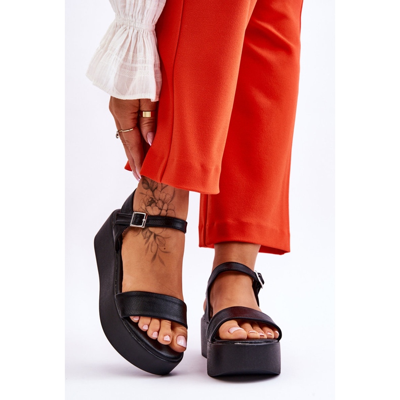 Vinceza Naisten sandaalit massiivisella alustalla, mustalla kotelolla 1