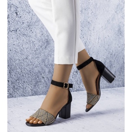 BM Patience mustat sandaalit 1