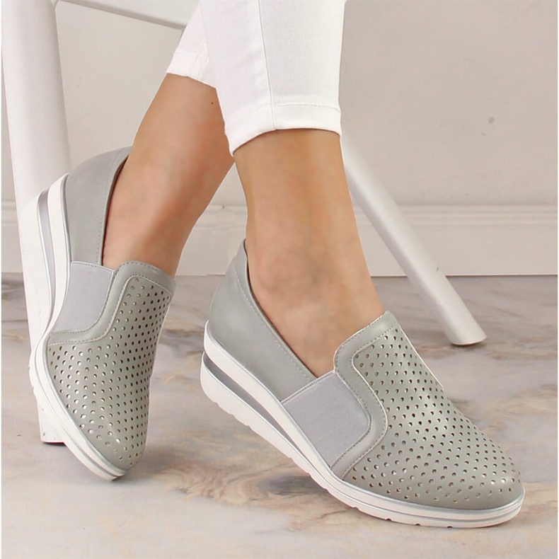 Naisten harmaat harjakattoiset kiilakengät Jezzi MR1738-17 1