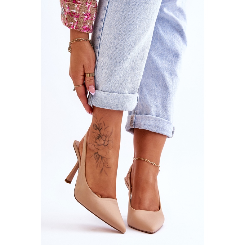 FS1 Klassiset beigenväriset Whitley teräväkärkiset korkokengät 1