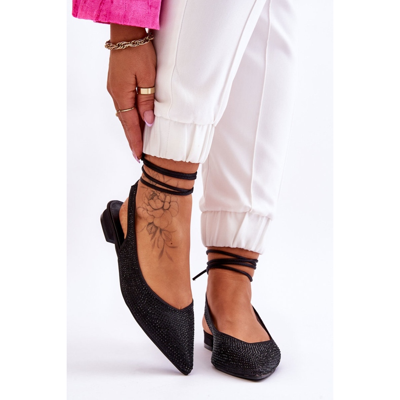 Sidotut mustat Mavis-ballerinat strassikivillä 1