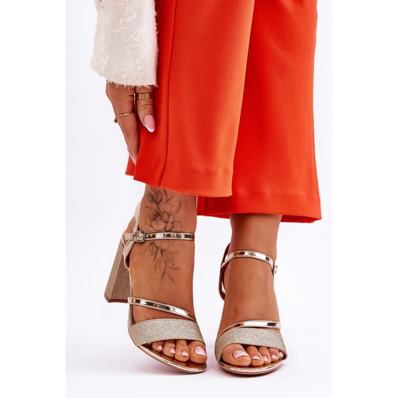 Vinceza Kiiltävät kultaiset Alicia-korkokengät kultainen 1