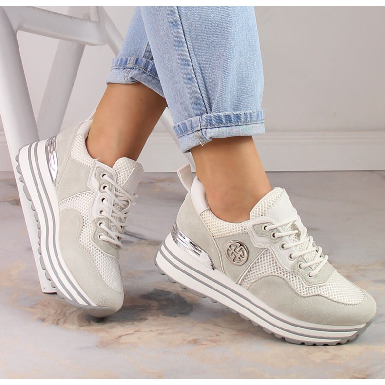 Naisten urheilukengät alustalla valkoinen Potocki SZ12086 beige 1