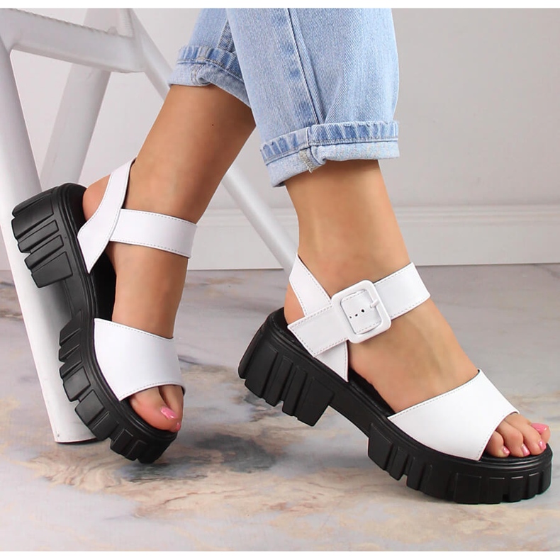 Naisten valkoiset sandaalit Vinceza SG23-7852 valkoinen 1