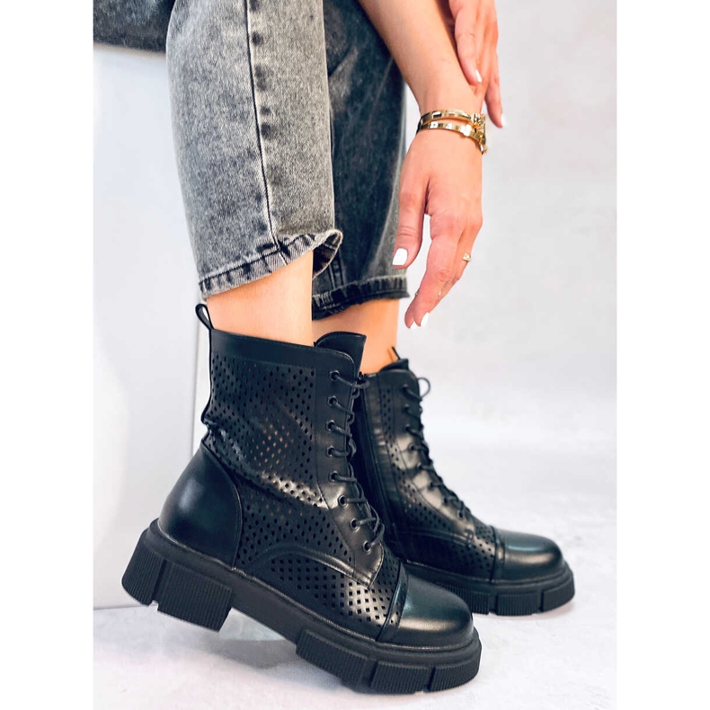 BM Wyman Mustat harjakattoiset nauhasaappaat 1