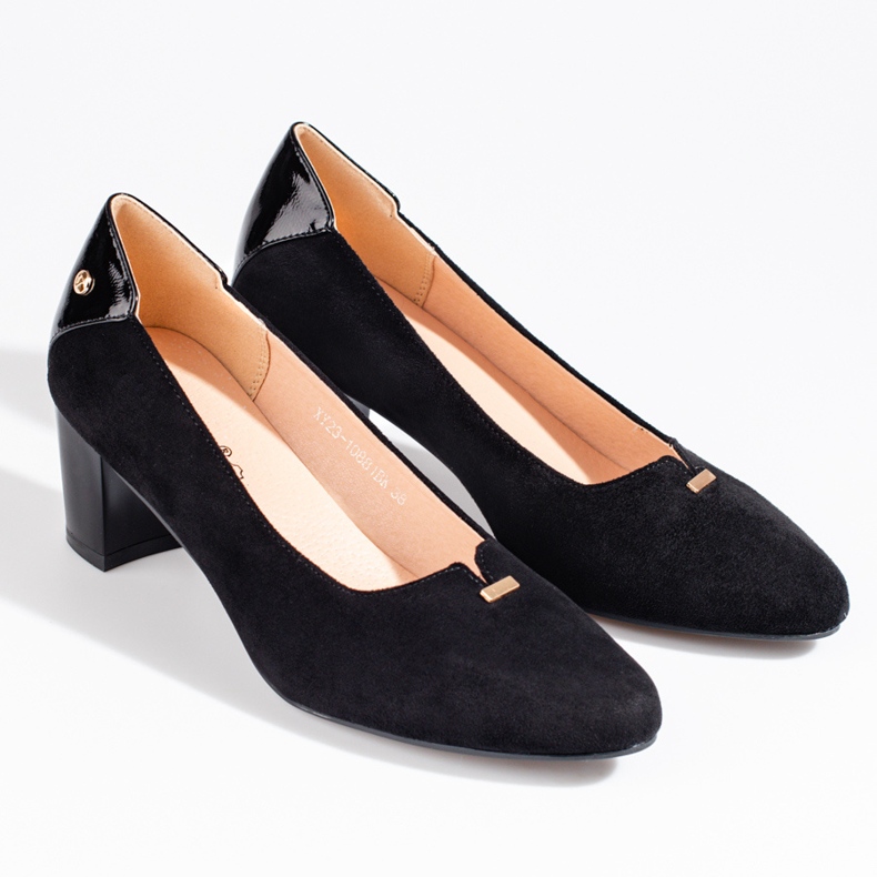 Tyylikkäät mokkanahkaiset naisten pumput Vinceza mustalla matalakorkoisella 1