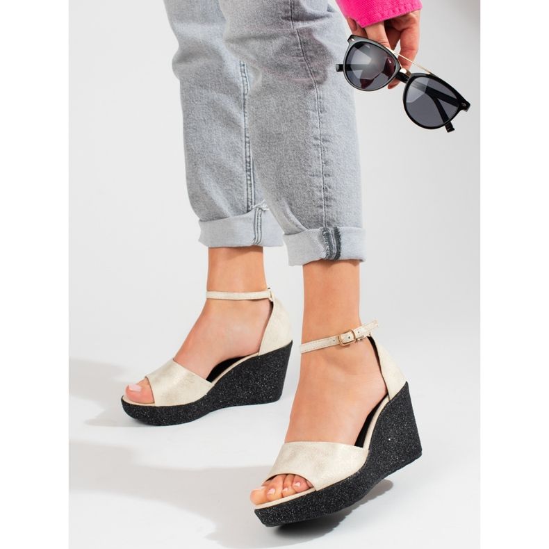 Naisten Shelovet beige-korkeat sandaalit 2