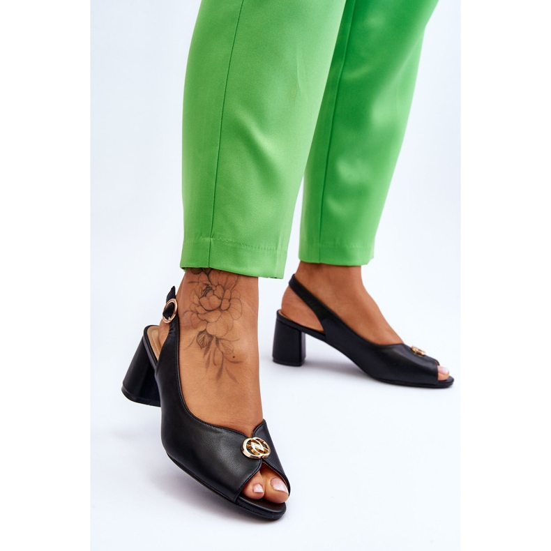 Muodikas musta nahka sandaalit mustat 2