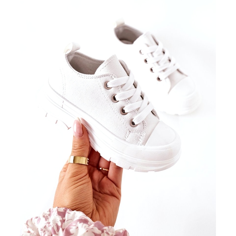 Lasten lenkkarit valkoisella alustalla valkoinen 2