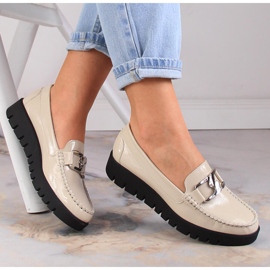 Naisten beige-lakatut mokasiinit alustalla Sergio Leone MK757 1