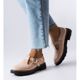 PA1 Vaden beige-lakatut kengät 1