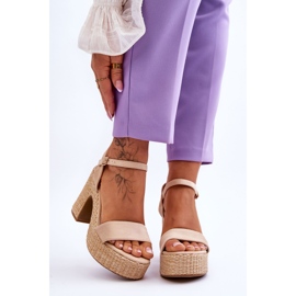 FI1 Mukavat mokkanahkasandaalit paksulla kantapäällä beige Elishia ruskea 1