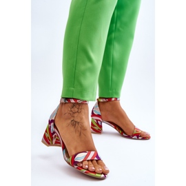 FB1 Beiget ja Quincy Blue kuviolliset matalakorkoiset satiini sandaalit ruskea sininen 2