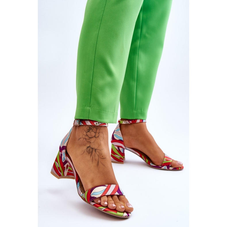 FB1 Beiget ja Quincy Blue kuviolliset matalakorkoiset satiini sandaalit ruskea sininen 2