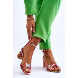 FB1 Beiget ja Quincy Blue kuviolliset matalakorkoiset satiini sandaalit ruskea sininen 1