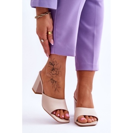 Naisten Loara Beige nahkaiset klassiset tossut 1