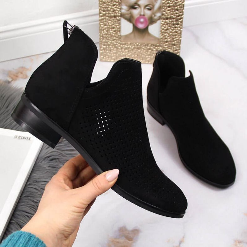 Naisten harjakattoiset mustat mokkanahkasaappaat W Vinceza 1