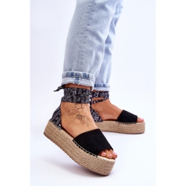 Suede Wedge Sandaalit Musta Livia 2
