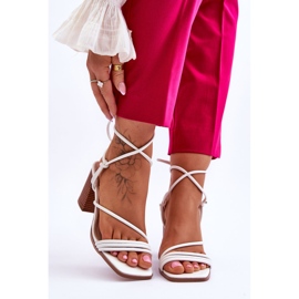 Naisten nahkasandaalit kantapäällä Valkoinen Seyna 1