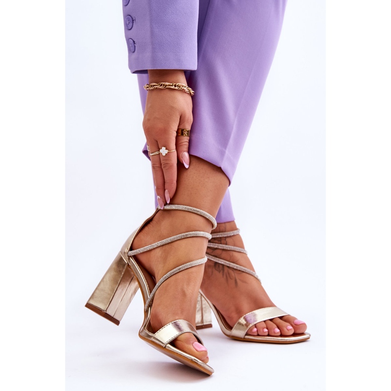 Muodikkaat sandaalit kultaisilla Carma-zirkoneilla kultainen 2