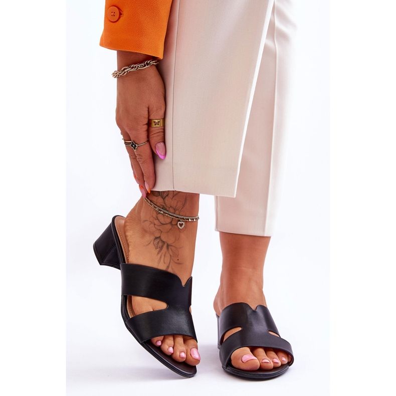 Klassiset matalakorkoiset mustat nahkasandaalit Miley 1