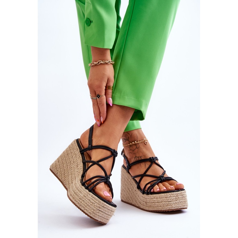 Muodikkaat kiila-sandaalit, joissa on punos musta Nessia 2