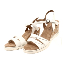 Caprice Wedge -nahkasandaalit 9-28710-20 160 White Softnap valkoinen 5