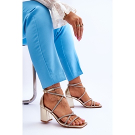 FJ1 Naisten nahkasandaalit Zirkonia kultaisilla koroilla Liviano kultainen 1