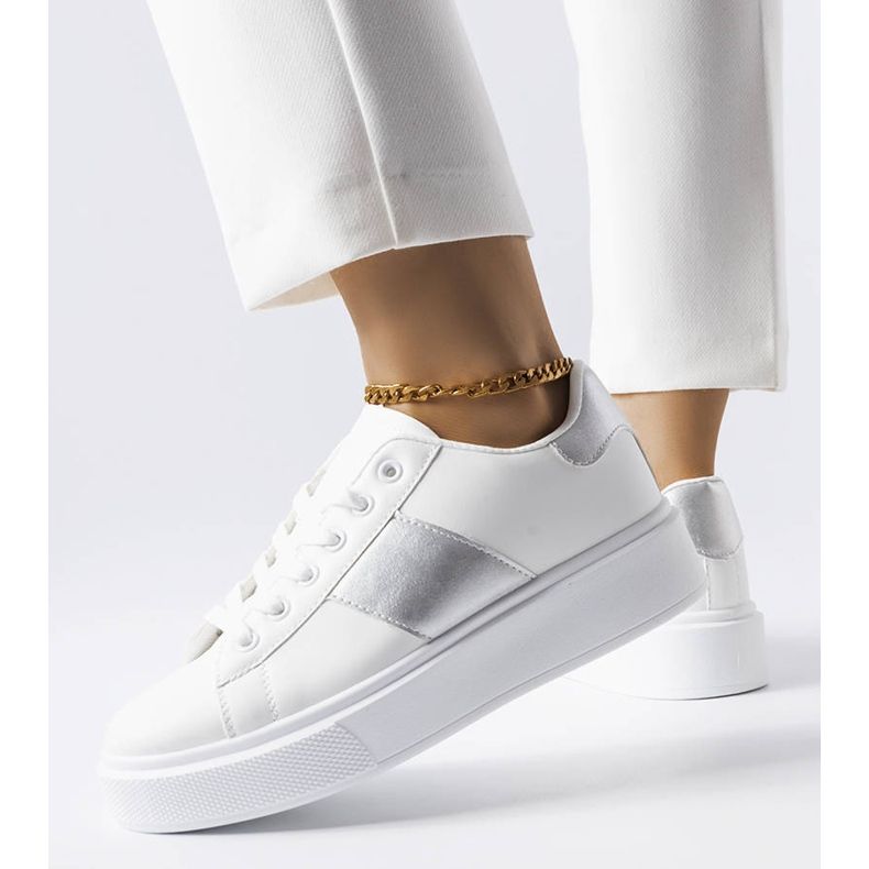 Aurélien valkoiset tennarit hopeisella raidalla valkoinen 2