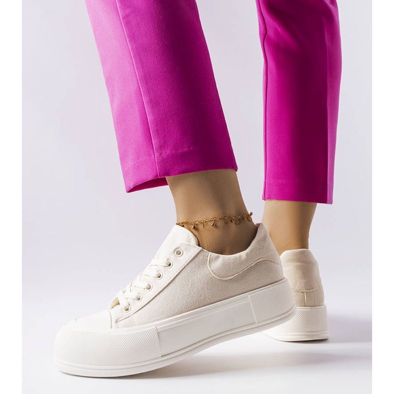 BM Agathen beigenväriset alustalenkkarit 1