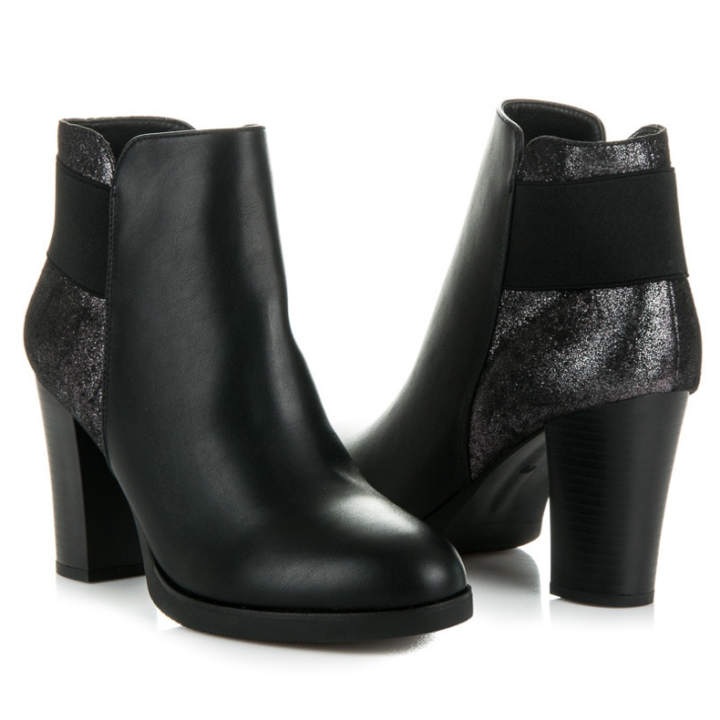 Vinceza Saappaat postauksessa musta 2