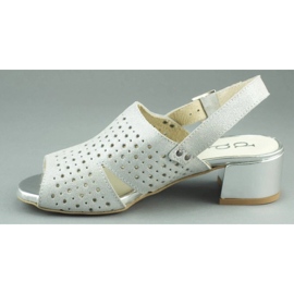 Dolce Pietro Hopeiset sandaalit postissa 2084 hopea 1