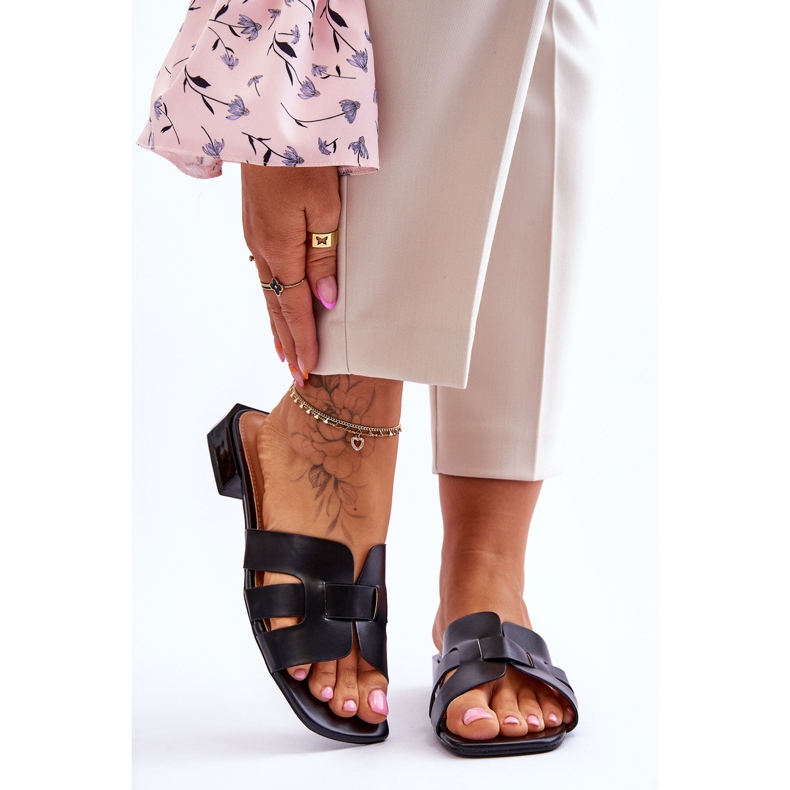 FJ1 Klassiset naisten nahkaiset tossut, musta Fendy 1