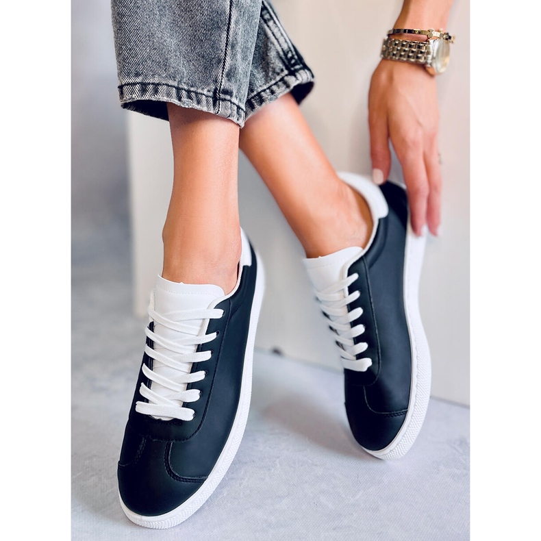 Girbo B / WHITE naisten tennarit musta 2