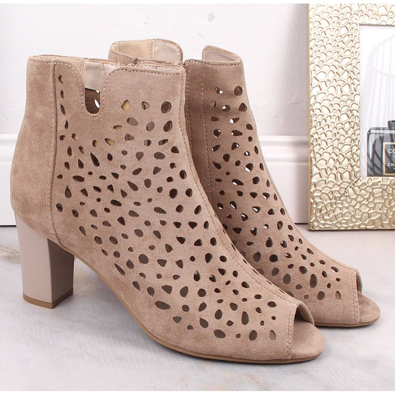 Naisten kevätbeiget harjakattoiset saappaat postauksessa Jezzi 2